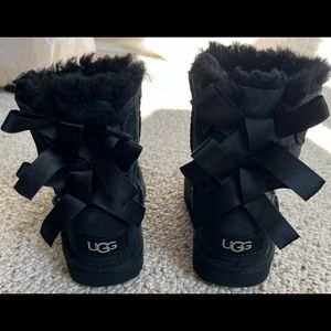 Toddler Bailey Bow Uggs - Size 8